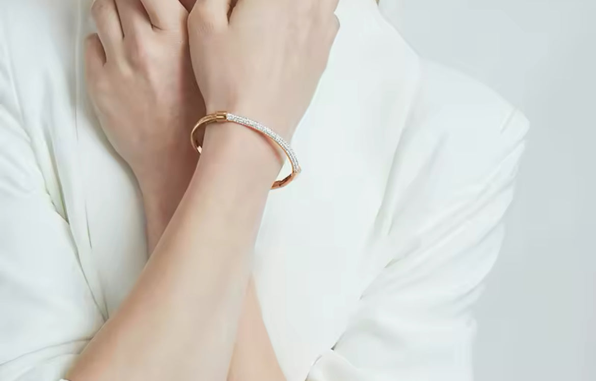 Elegant Zirconia Cuff