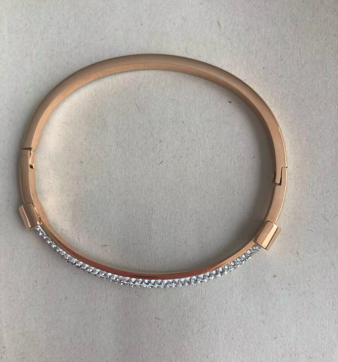 Elegant Zirconia Cuff