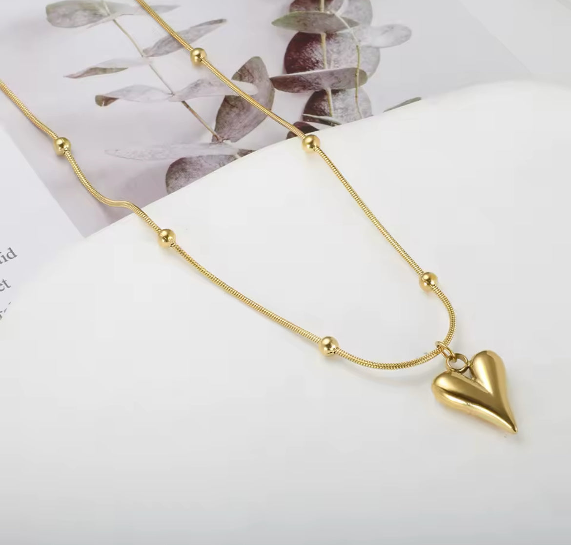 Gold heart necklace